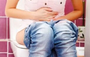 Durchfall ist ein Symptom für das Vorhandensein von Darmparasiten beim Menschen.